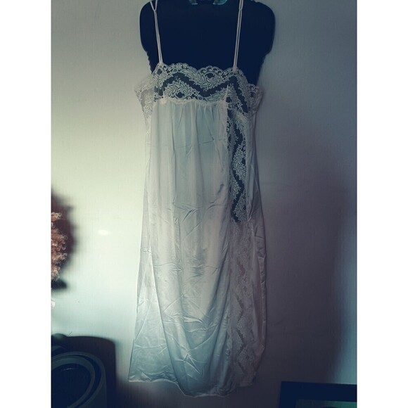 Lorraine Full Slip  Gown Size Large Off White Lace Trim Nylon 45" long  Slit USA - Picture 6 of 16